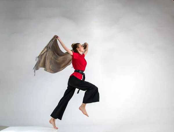 Beautiful Girl Black Red Dancing Combat Scarf — Stock Photo, Image