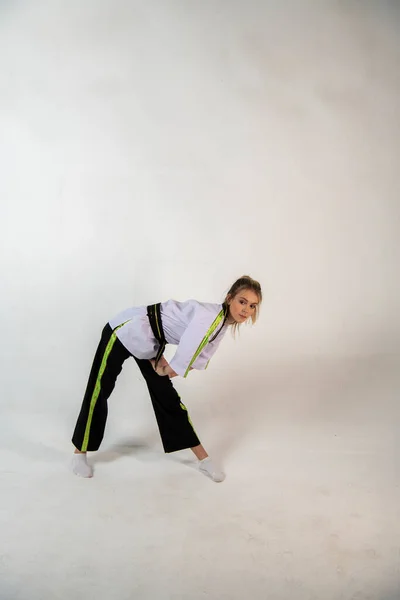 Beautiful Girl Fighter Black White Kimono Does Exercises Style Martial — Stock Photo, Image