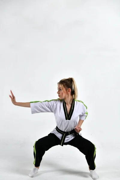 Beautiful Girl Fighter Black White Kimono Does Exercises Style Martial — Stock Photo, Image