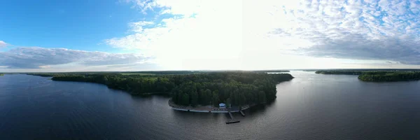 Natuurlijk Landschap Met Rivierbos Fantastische Wolken Lucht — Stockfoto