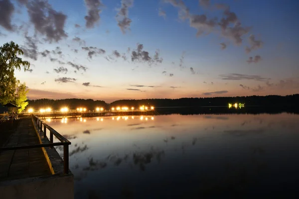 Nuvens Fantásticas Refletidas Rio Nascer Sol — Fotografia de Stock