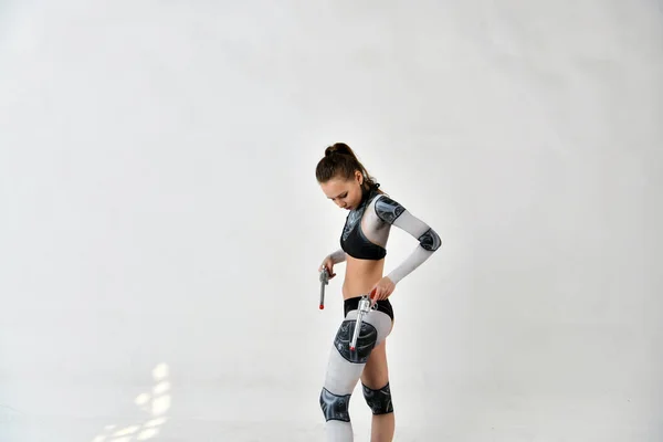 Beautiful Girl Robot Suit Does Exercises Martial Arts Martial Swords — Stock Photo, Image