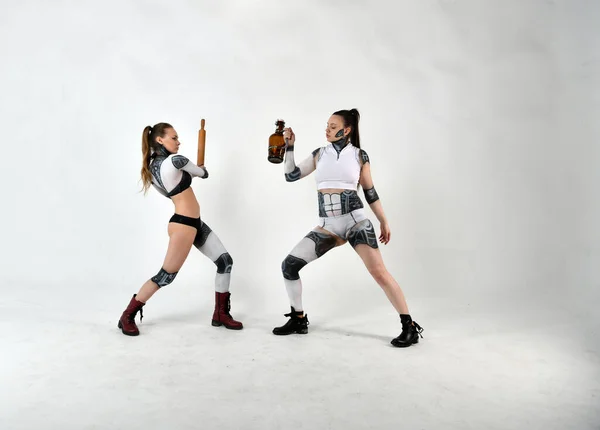 Deux Belles Filles Costumes Robots Que Les Enfants Luttent Contre — Photo