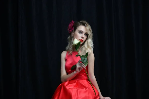 Beautiful Girl Evening Red Dress Posing White Rose Black Background — Stock Photo, Image