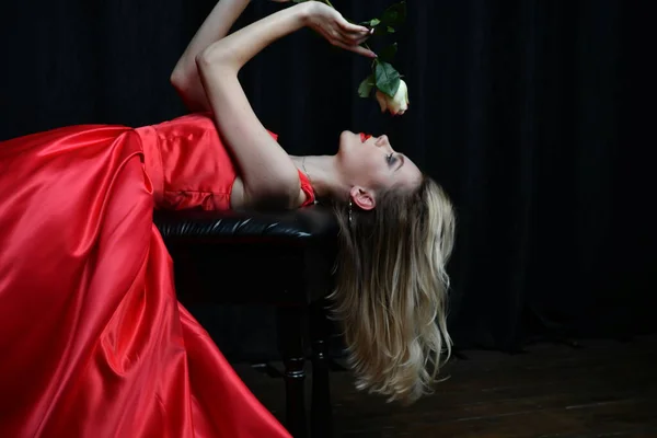 Beautiful Girl Evening Red Dress Posing White Rose Black Background — Stock Photo, Image