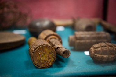 2. Dünya Savaşı 'nda dikenli teller ve askeri arkeolojik ödüller.