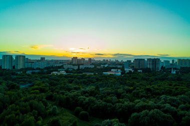 İHA 'dan çekilen büyük şehrin panoramik gece görüntüsü