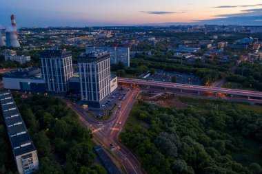 İHA 'dan çekilen büyük şehrin panoramik gece görüntüsü