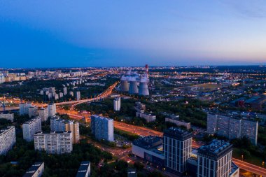 İHA 'dan çekilen büyük şehrin panoramik gece görüntüsü