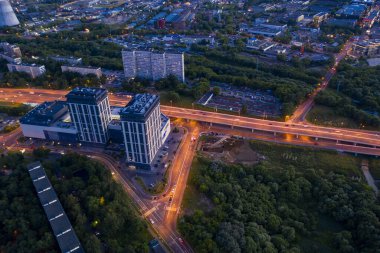 İHA 'dan çekilen büyük şehrin panoramik gece görüntüsü