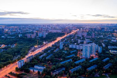 İHA 'dan çekilen büyük şehrin panoramik gece görüntüsü