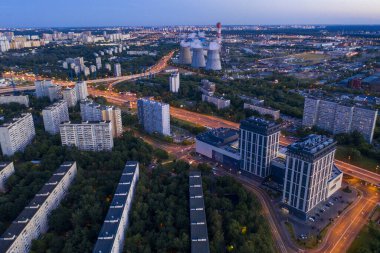 İHA 'dan çekilen büyük şehrin panoramik gece görüntüsü