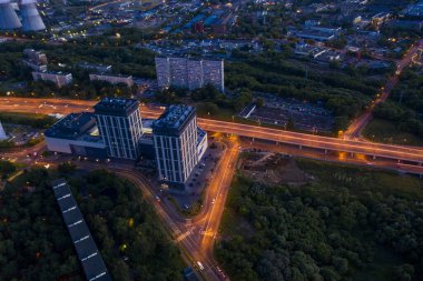 İHA 'dan çekilen büyük şehrin panoramik gece görüntüsü