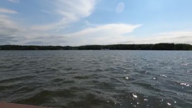 Akşamları nehirde spor ve eğlence.