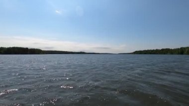 Akşamları nehirde spor ve eğlence.