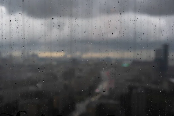 Utsikt Över Storstad Genom Fönstret Där Kan Det Regna Utanför — Stockfoto