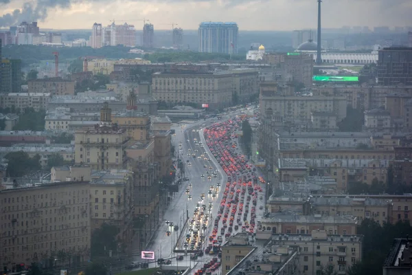 Výhled Velké Město Oknem Kde Můžete Vidět Venku Pršet — Stock fotografie