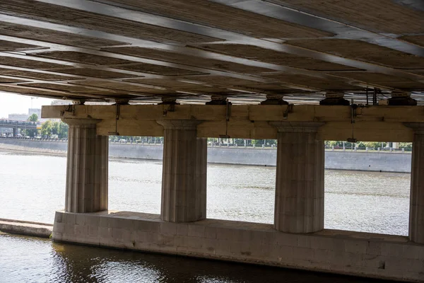 Stadtansichten Einer Großstadt Mit Häusern Fluss Und Straße — Stockfoto