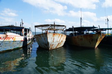 Karayipler 'de parlak turuncu gün batımı