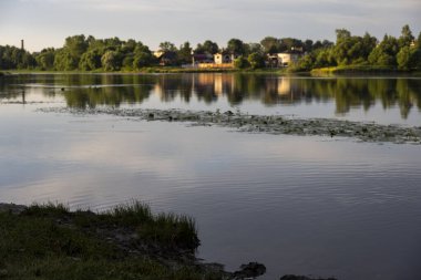 Eski Rus şehrinin tapınaklı şehir manzarası