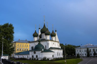 Eski Rus şehrinin tapınaklı şehir manzarası