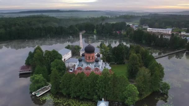 Øya Oldtidskloster Midt Innsjøen Ved Soloppgang – stockvideo