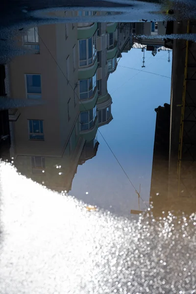 Paisagens Urbanas Reflexões Poças Após Chuva — Fotografia de Stock