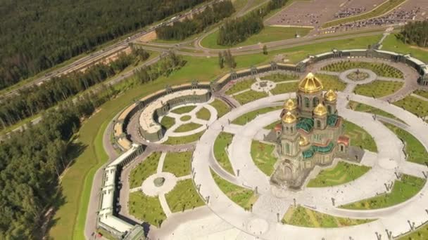 Mørk Farve Tempel Med Gyldne Kupler Med Geometrisk Park Fra – Stock-video