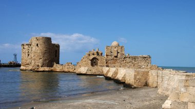 Lübnan sahilindeki Haçlı Kalesi