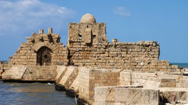 Lübnan sahilindeki Haçlı Kalesi