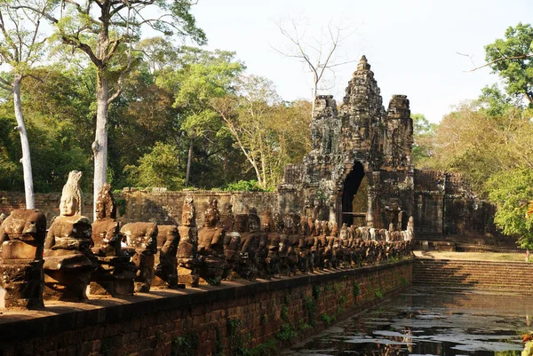 Estatuas Bajorrelieves Dioses Soluciones Arquitectónicas Complejo Histórico Angkor Watt — Foto de Stock