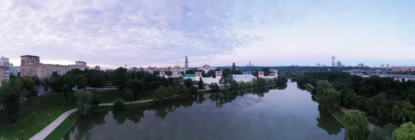Pemandangan Panorama Kota Benteng Kuno Dan Sungai Saat Fajar Difilmkan — Stok Foto