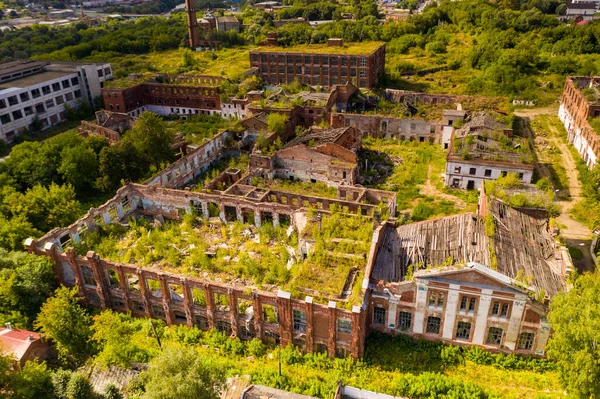 Panoramisch Uitzicht Ruïnes Van Een Oude Verlaten Rode Bakstenen Fabriek — Stockfoto