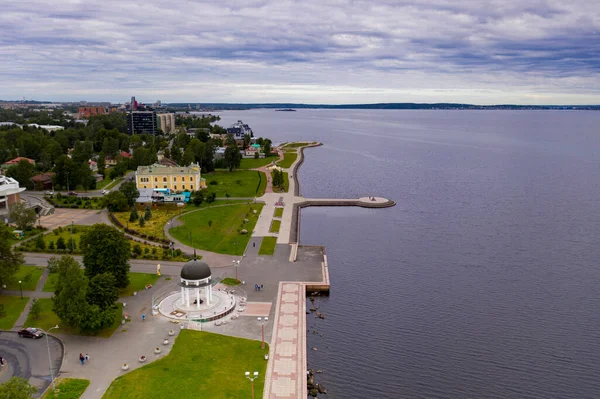 Vue Panoramique Sur Remblai Ville Près Lac Matin Filmé Partir — Photo