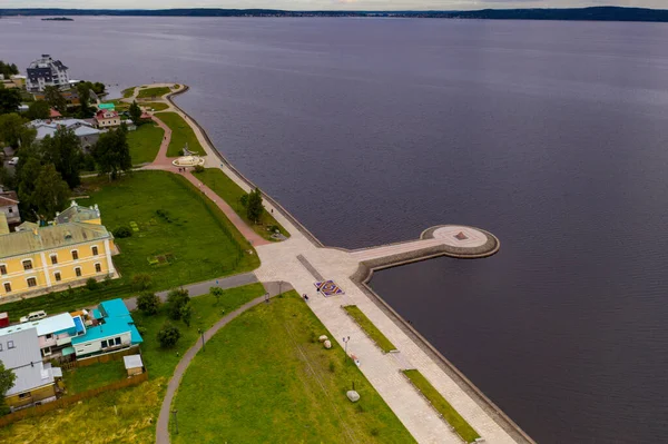 Vue Panoramique Sur Remblai Ville Près Lac Matin Filmé Partir — Photo