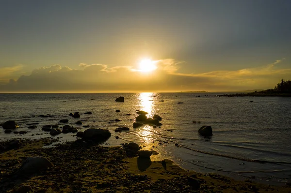 Une Vue Panoramique Une Île Inhabitée Avec Une Vieille Église — Photo