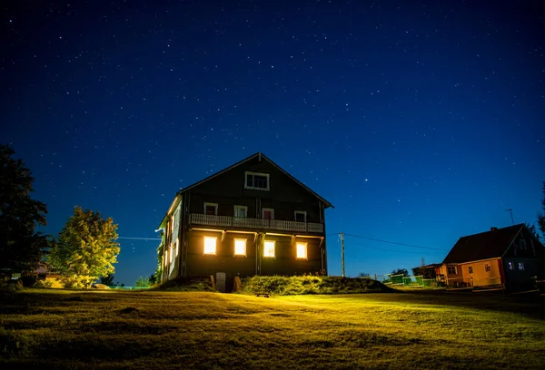 Paisaje Nocturno Con Cielo Azul Muchas Estrellas Lago — Foto de Stock