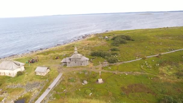 Παλιά Εκκλησία Ένα Έρημο Νησί Στη Λευκή Θάλασσα Καλοκαίρι Γυρίστηκε — Αρχείο Βίντεο