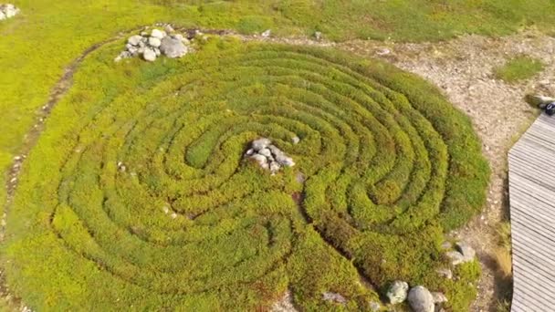 Antichi Labirinti Isola Deserta Nel Mare Bianco Estate Filmati Drone — Video Stock