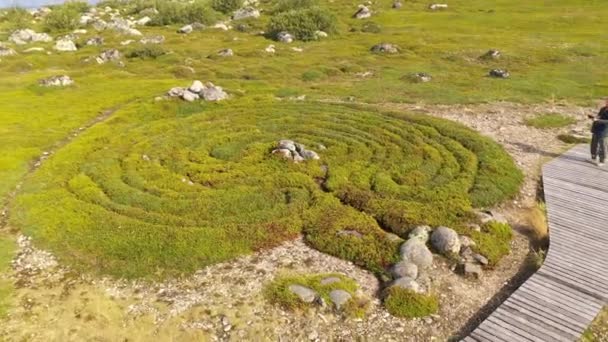 Antichi Labirinti Isola Deserta Nel Mare Bianco Estate Filmati Drone — Video Stock