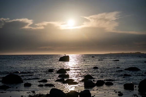 Landschaft Mit Meer Und Küste Vor Dem Hintergrund Blauer Wolken — Stockfoto