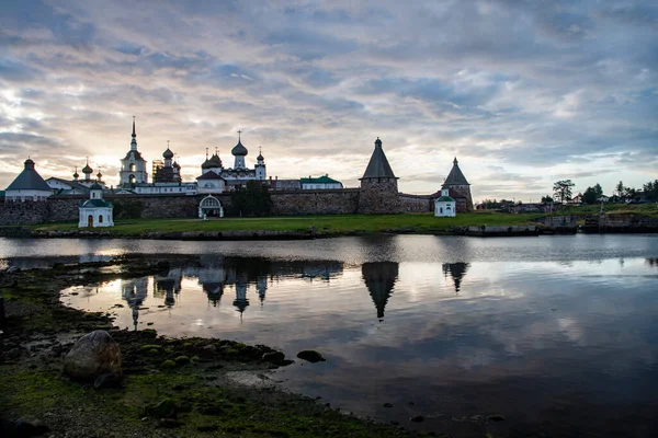 Landschap Van Het Noordelijk Eiland Bij Dageraad Tegen Achtergrond Van — Stockfoto