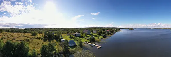 Panoramisch Uitzicht Het Eiland Met Oude Houten Gebouwen Het Meer — Stockfoto