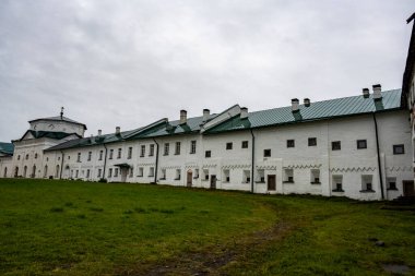 Kuzey Solovetsky adalarındaki beyaz taştan antik canavar kalesi