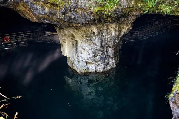 Горное Озеро Чистой Зеленой Водой Гранитных Мраморных Скалах Природном Памятнике — стоковое фото