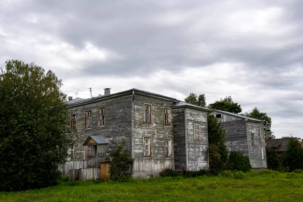 Noordelijk Landschap Met Houten Stenen Schuur Baai Bij Zonsopgang — Stockfoto