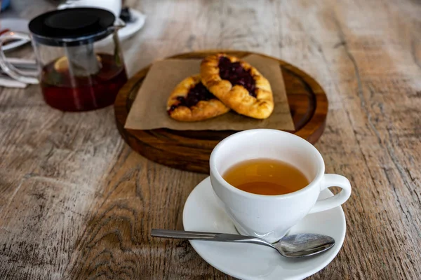 Desayuno Con Tartas Una Mesa Marrón — Foto de Stock