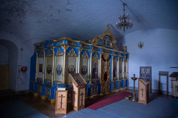 Una Antigua Fortaleza Monasterio Piedra Con Torres Edificios Interiores Sobre —  Fotos de Stock