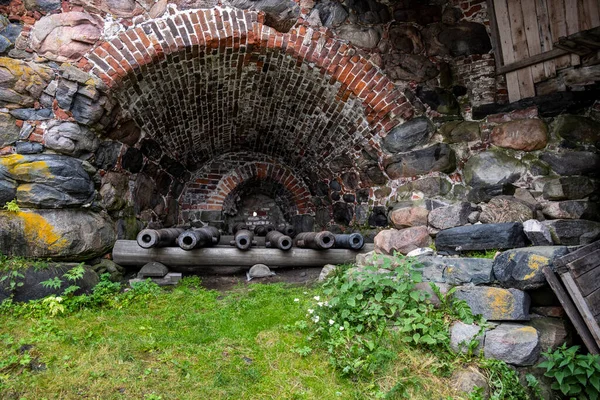 Eski Bir Kalenin Savunması Için Demirden Yapılmış Antik Kale Topları — Stok fotoğraf