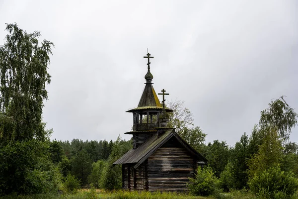 Старинные Северные Деревянные Церкви Лесу — стоковое фото